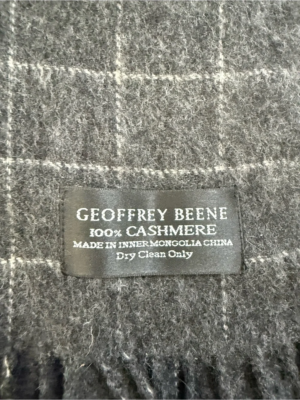 Geoffrey Beene Men's Charcoal Gray Windowpane Cashmere Scarf